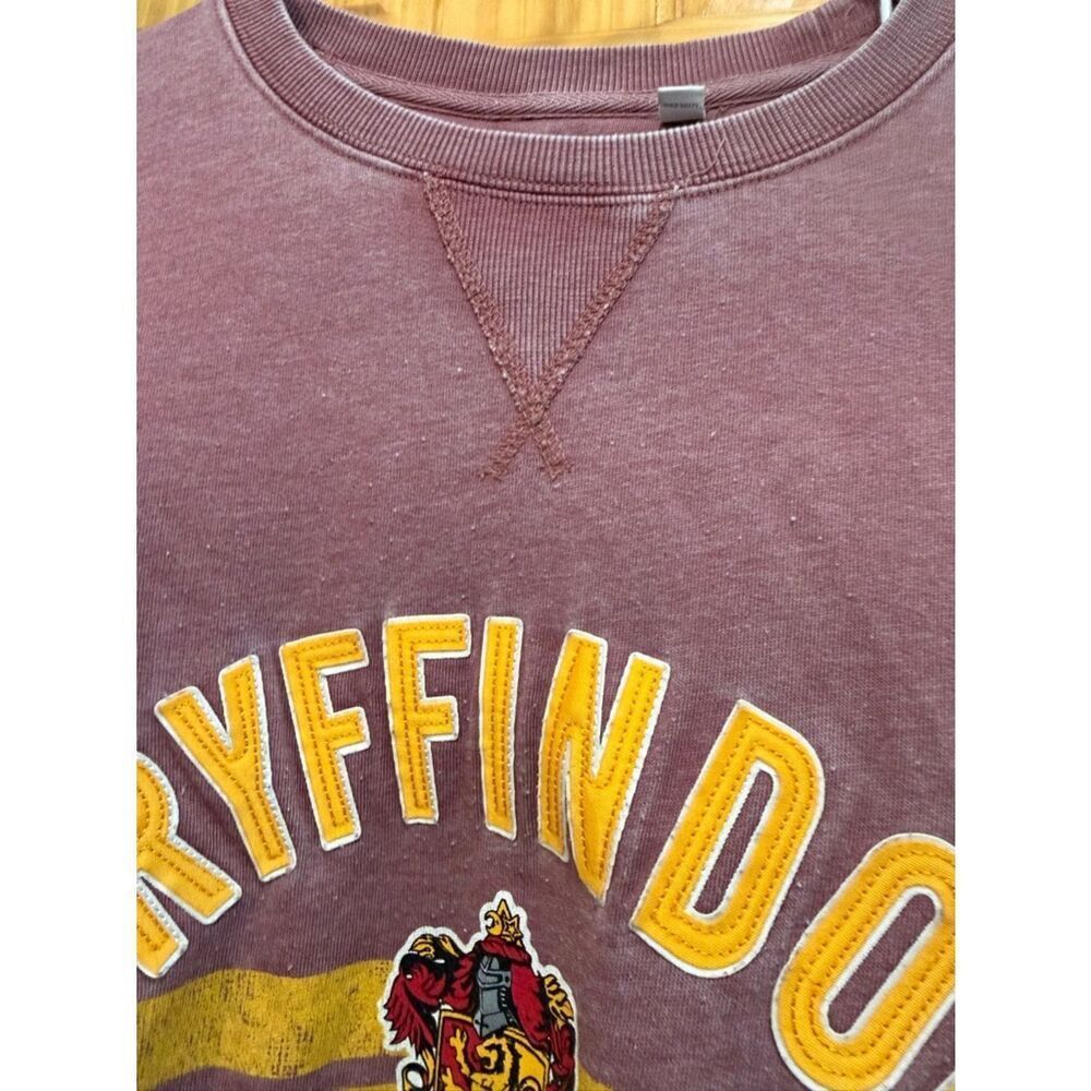 Harry Potter Gryffindor Crest Mauve Crewneck Sweater size XL - Picture 5 of 10